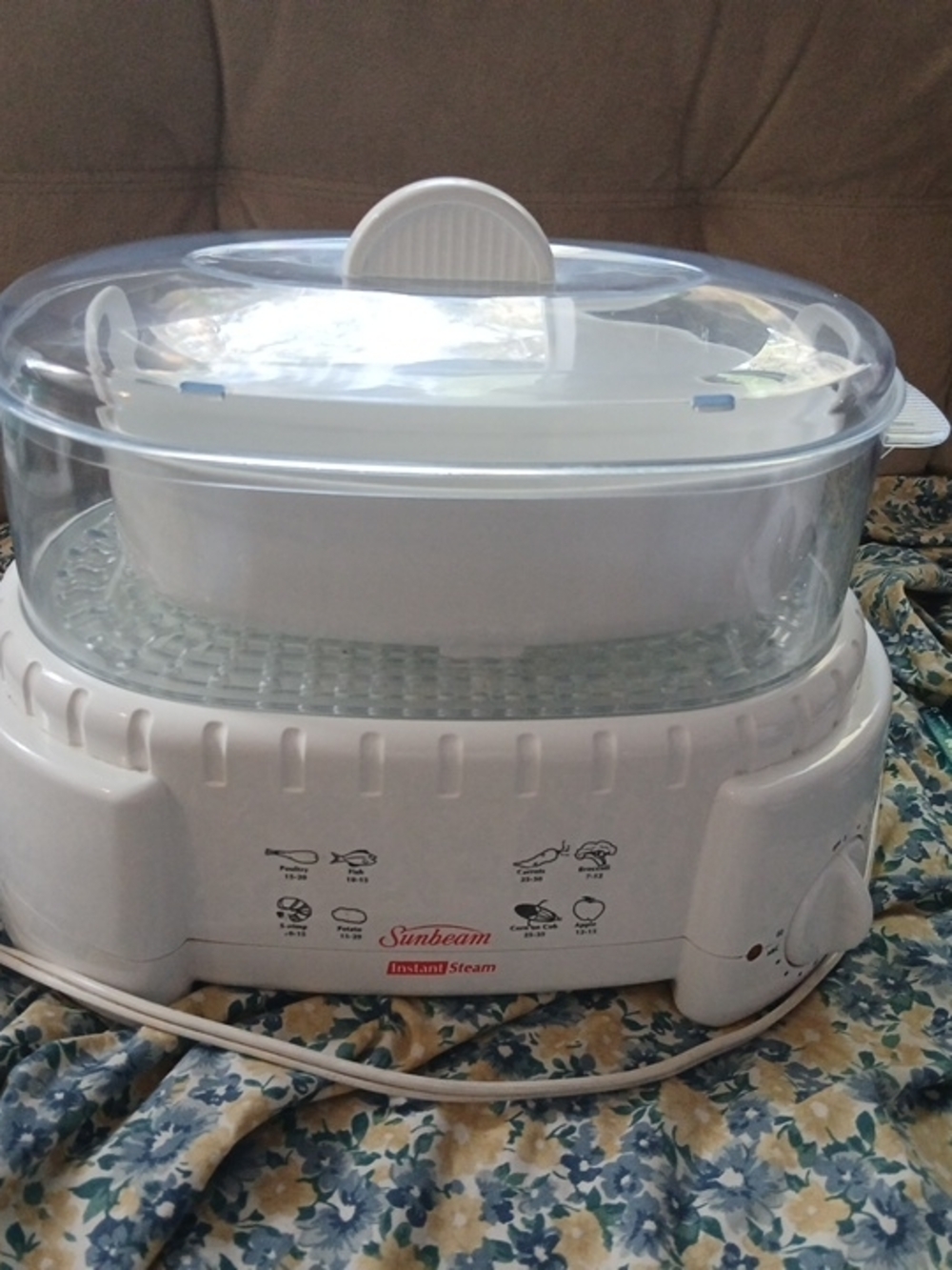Sunbeam White Electric Food Steamer with Clear Plastic Lid